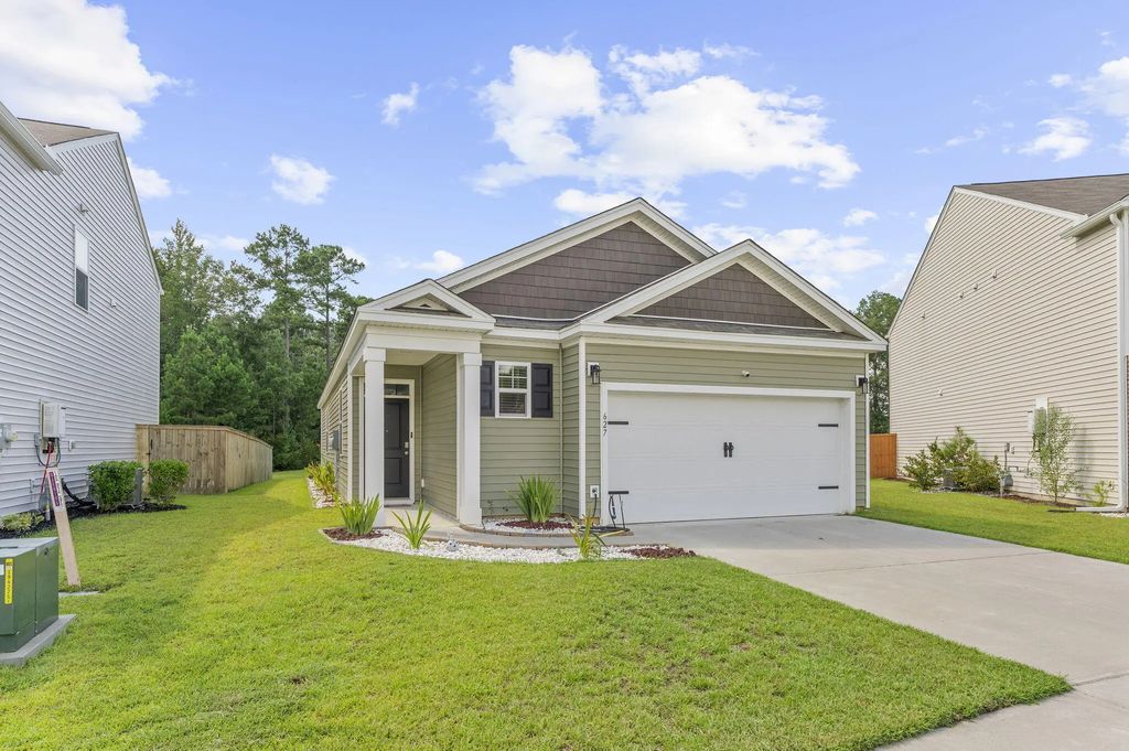 627 Silver Spruce Street, Summerville
