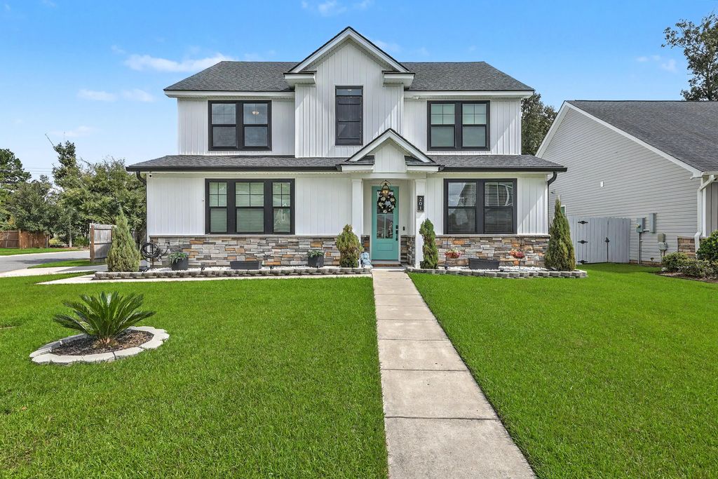201 Whirlaway Drive, Moncks Corner