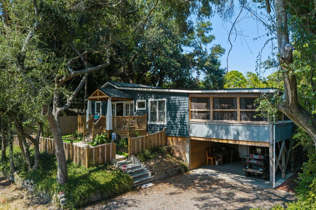 212 E Hudson Avenue, Folly Beach