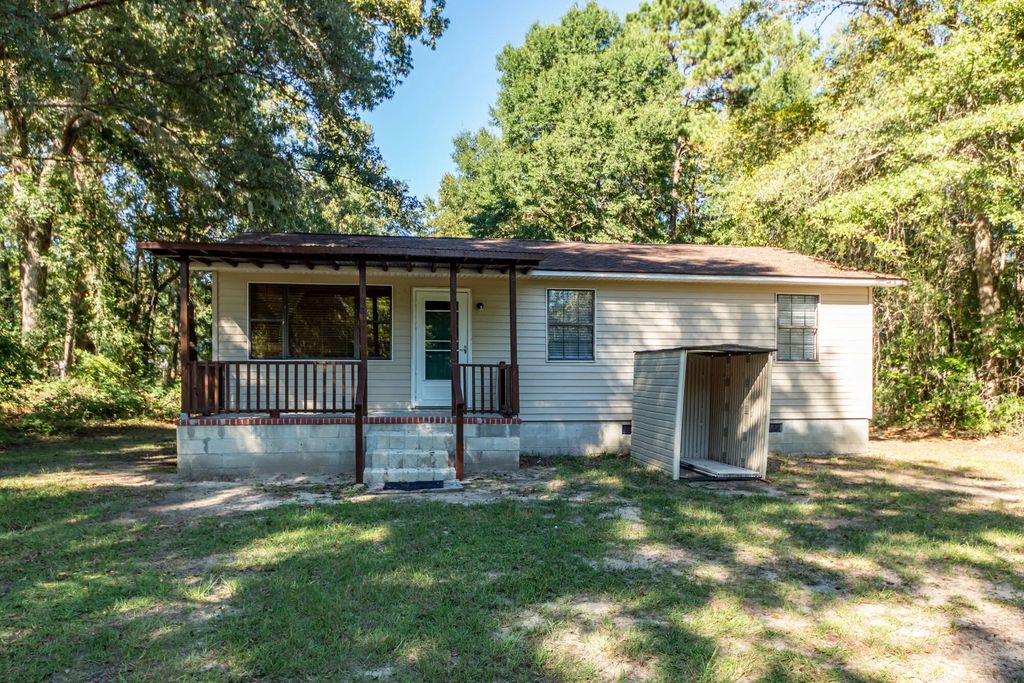 108 Hoppy Lane, Cross