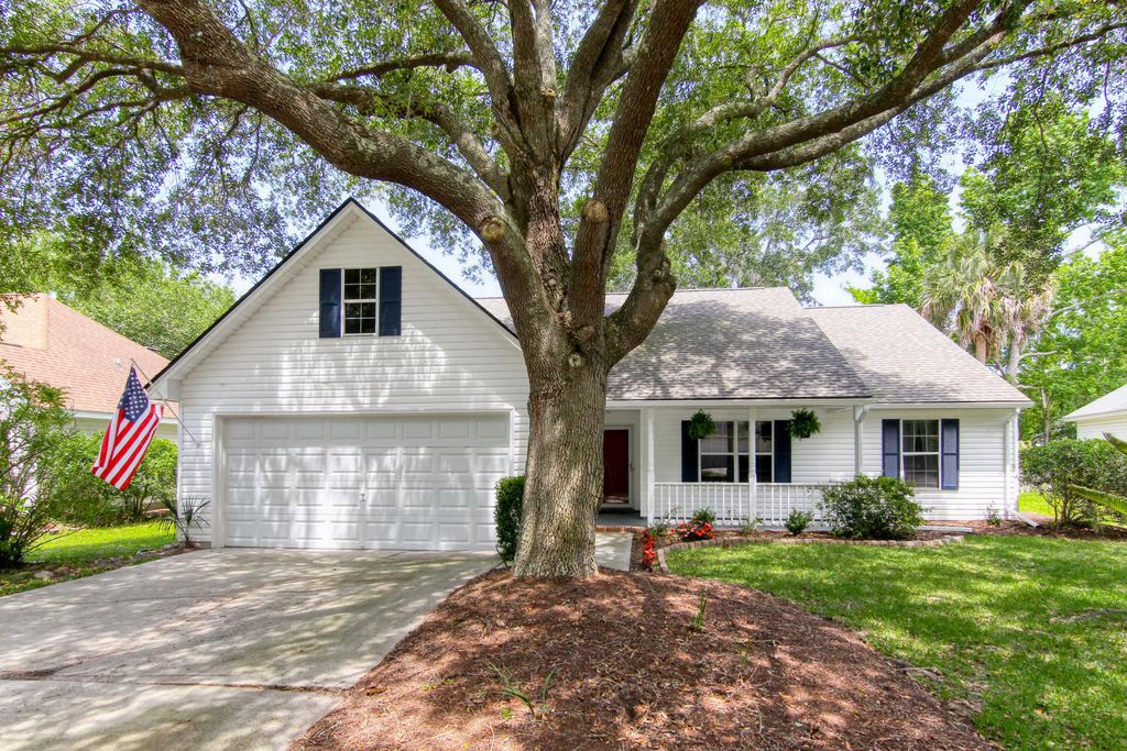 1264 Center Lake Drive, Mount Pleasant