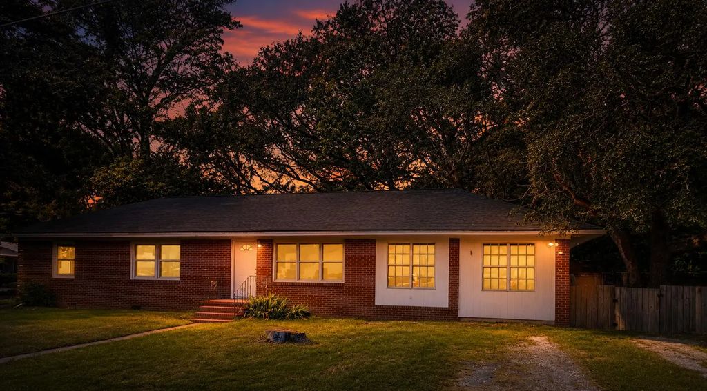 2446 Cherokee Hall Lane, Charleston