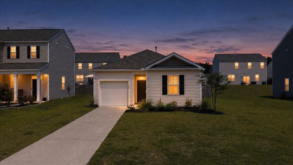 150 Cloverleaf Street, Summerville