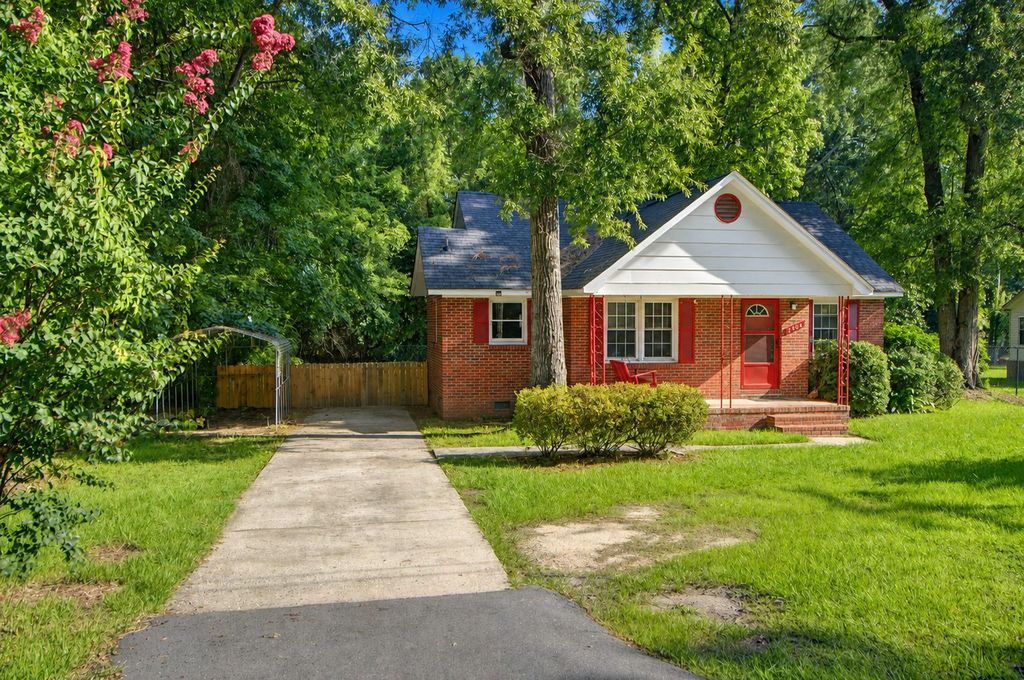 2604 N Oakridge Circle, North Charleston