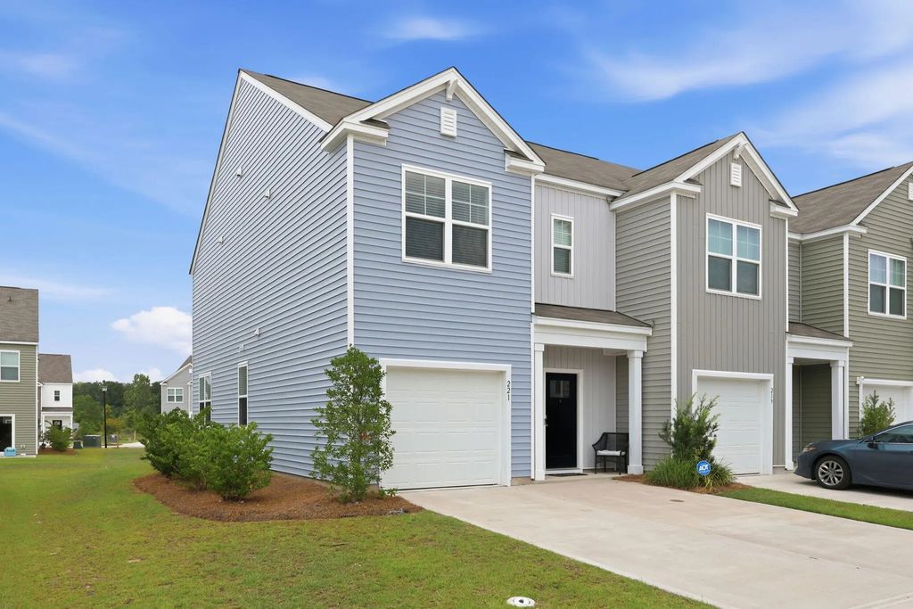 221 Blue Haw Drive, Moncks Corner