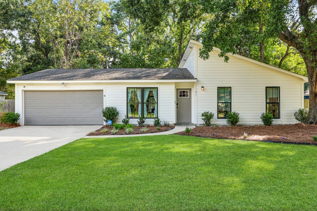 2131 Forest Lakes Boulevard, Charleston