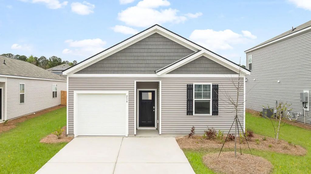 823 Baywood Lane, Summerville