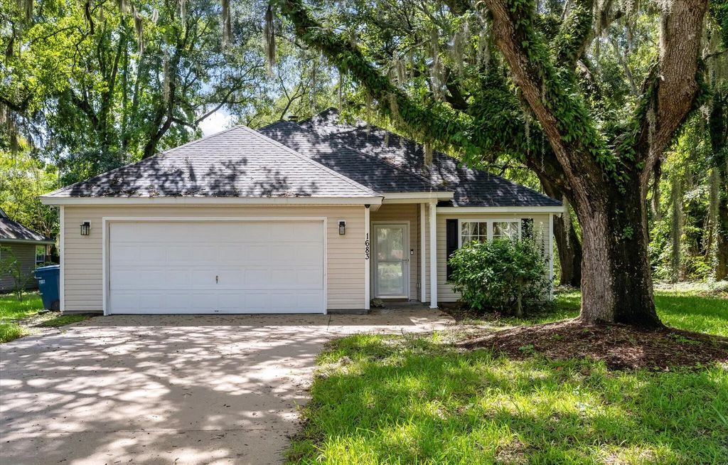 1683 Pierpont Avenue, Charleston