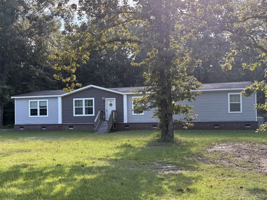 1031 Richburg Circle, Cross