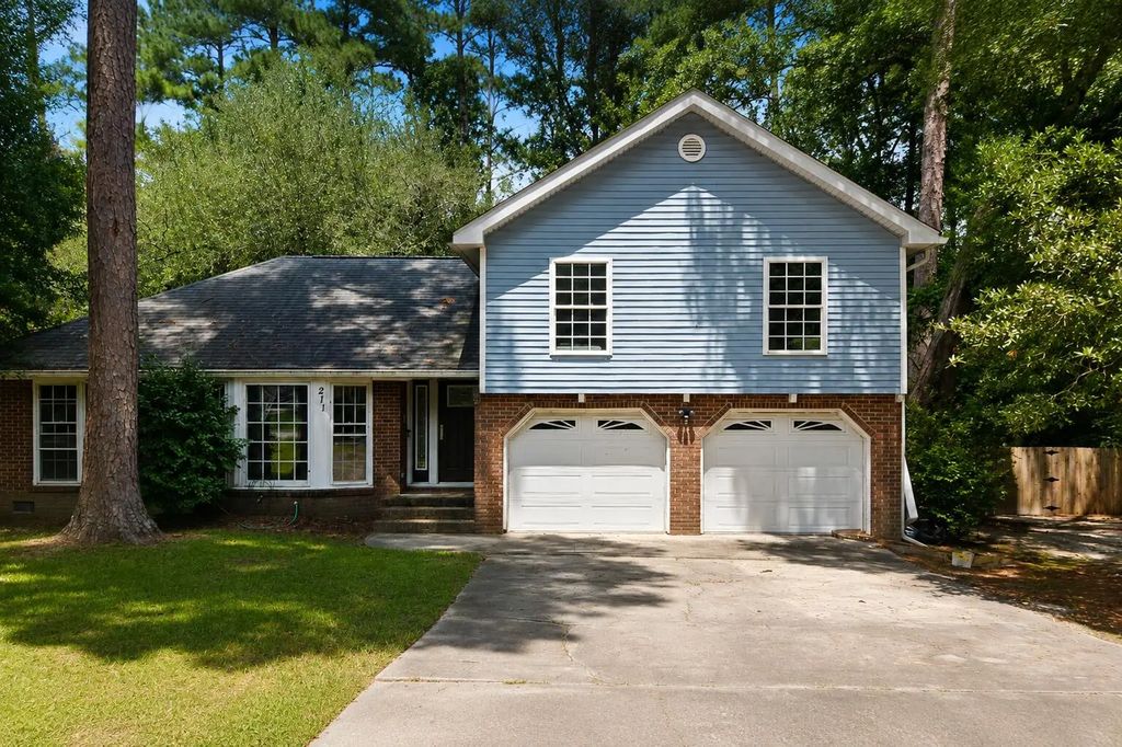 211 Partridge Circle, Summerville