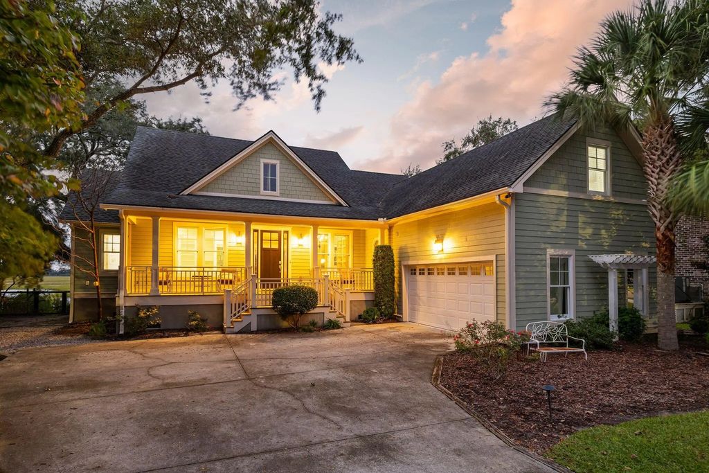 823 Colony Drive, Charleston