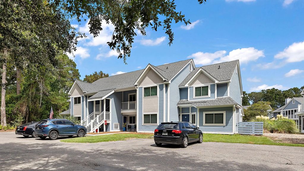 859 Sandlake Drive E, Mount Pleasant