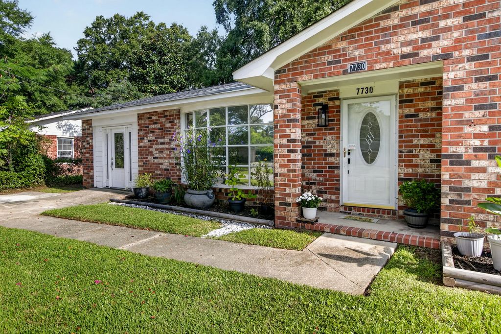 7730 Ovaldale Drive, North Charleston