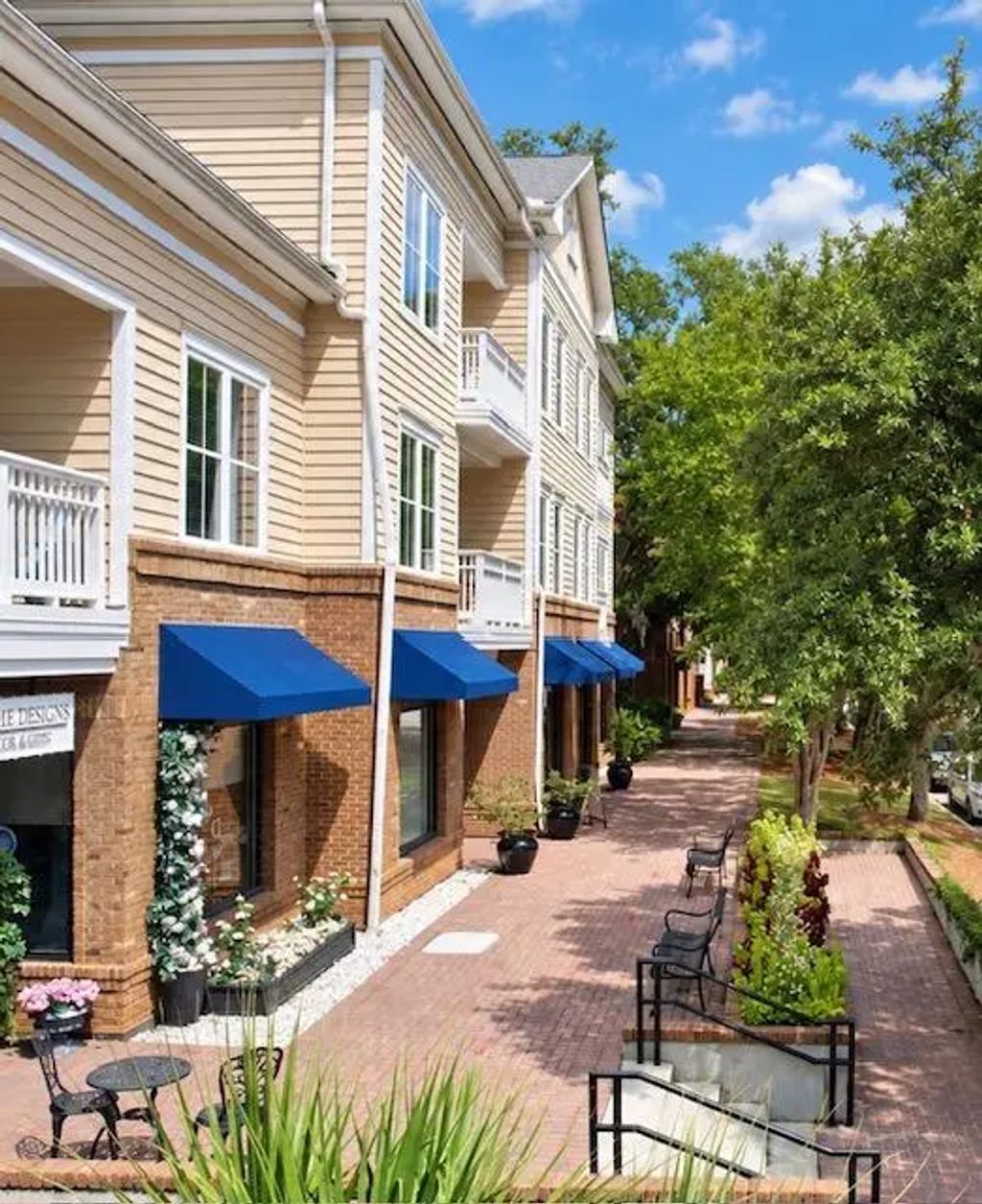 250 Seven Farms Drive 202, Charleston