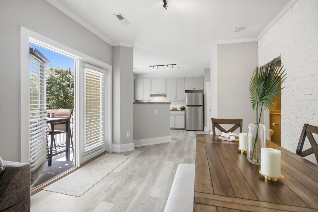 250 Seven Farms Drive 202, Charleston