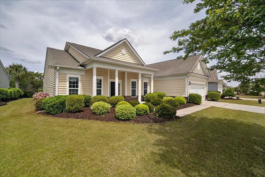 369 Waterlily Way, Summerville