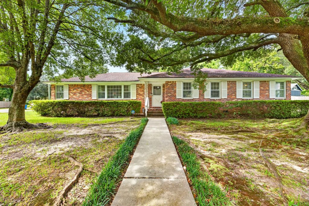 1884 Saint Julian Drive, Charleston