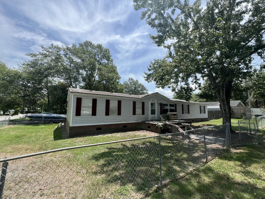 401 Dubois Street, Bonneau