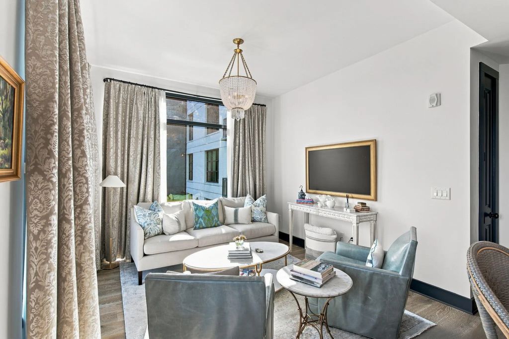 5 Gadsdenboro Street 319, Charleston