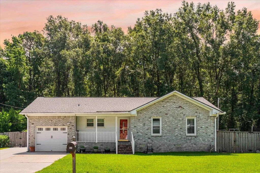 121 Gator Drive, Goose Creek
