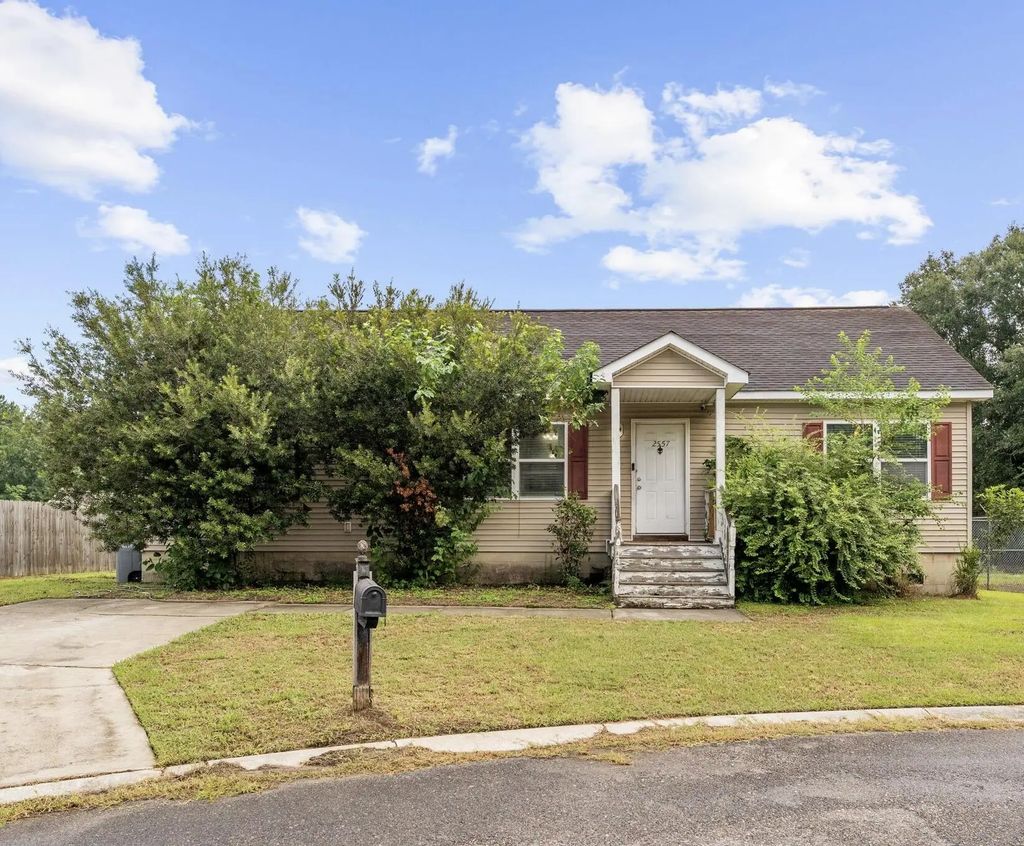 2557 Celestial Court, North Charleston