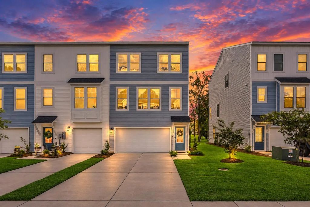 1013 Pettiford Place, Hanahan