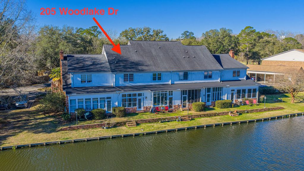 205 Woodlake Drive, Summerville