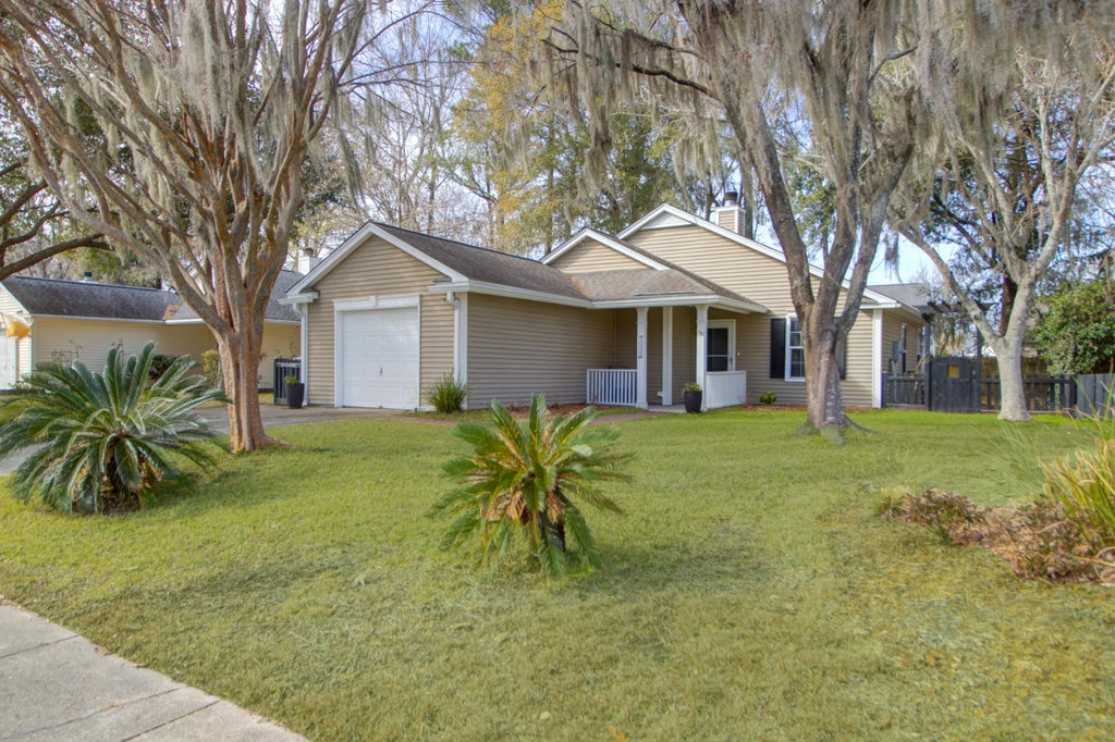 222 Lytham Court, Charleston