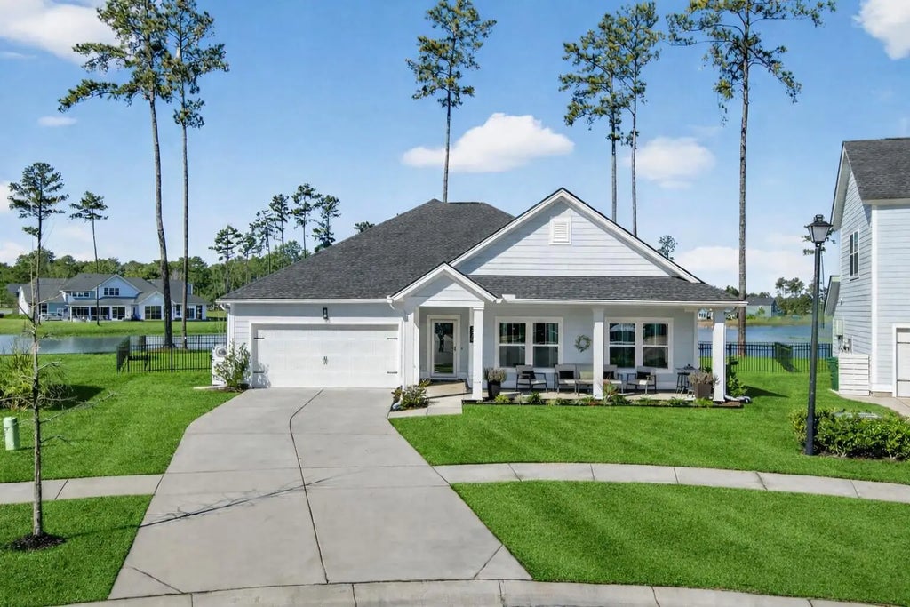 720 Newbury Street, Summerville