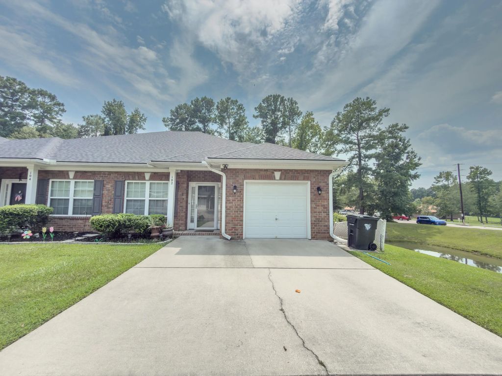 102 Manning Court, Summerville