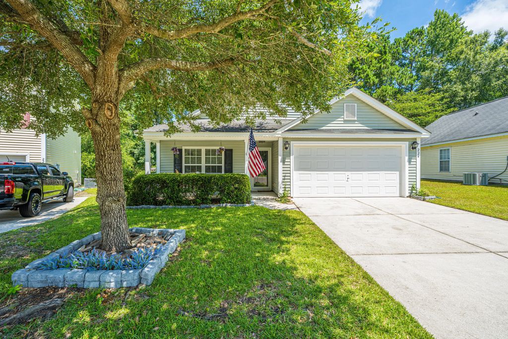 224 Myrtle Way, Summerville