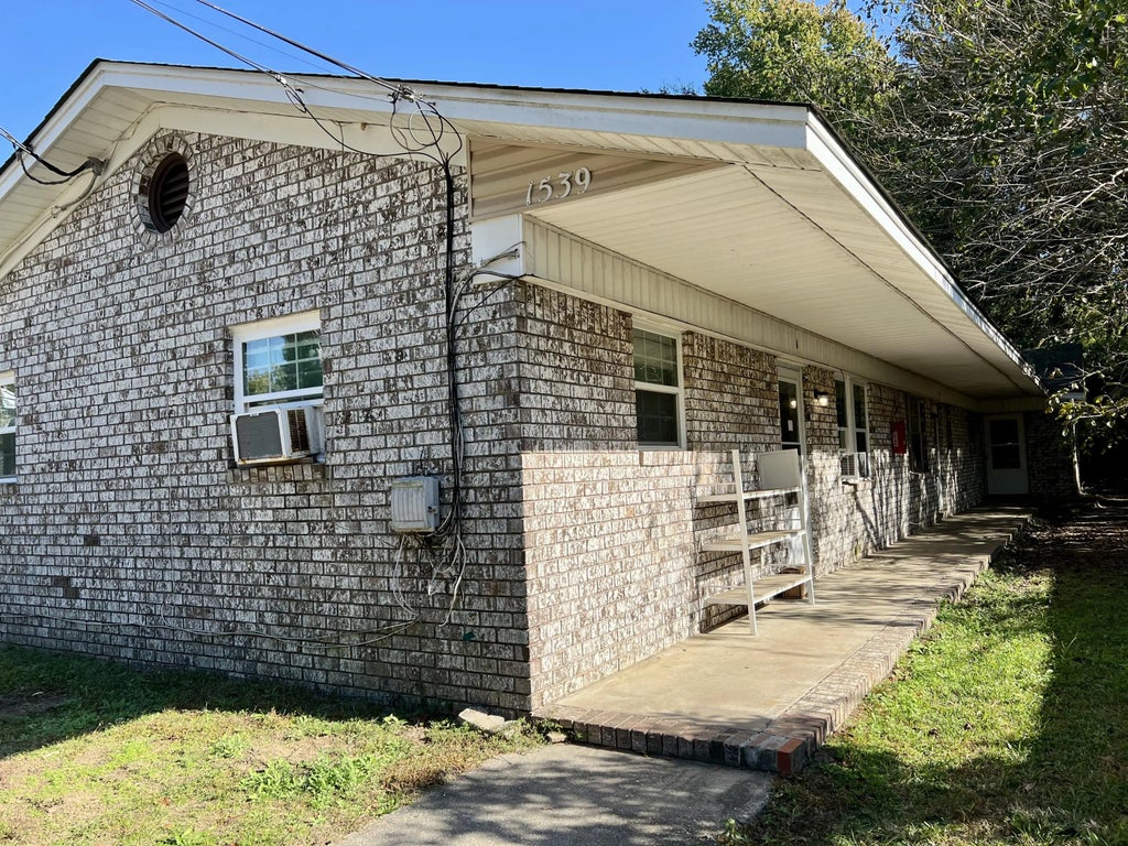 1539 N Avalon Circle, Charleston