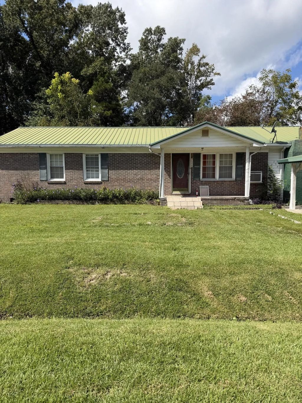 725 Hoss Road, Charleston