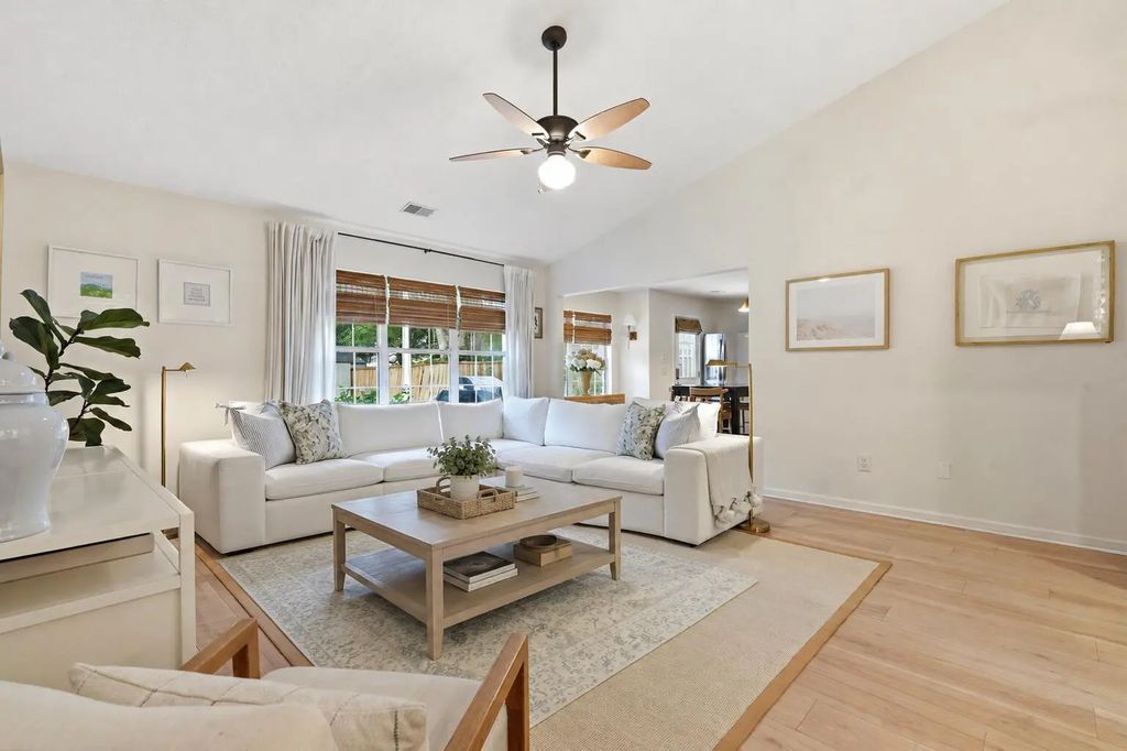 569 Hainsworth Drive, Charleston
