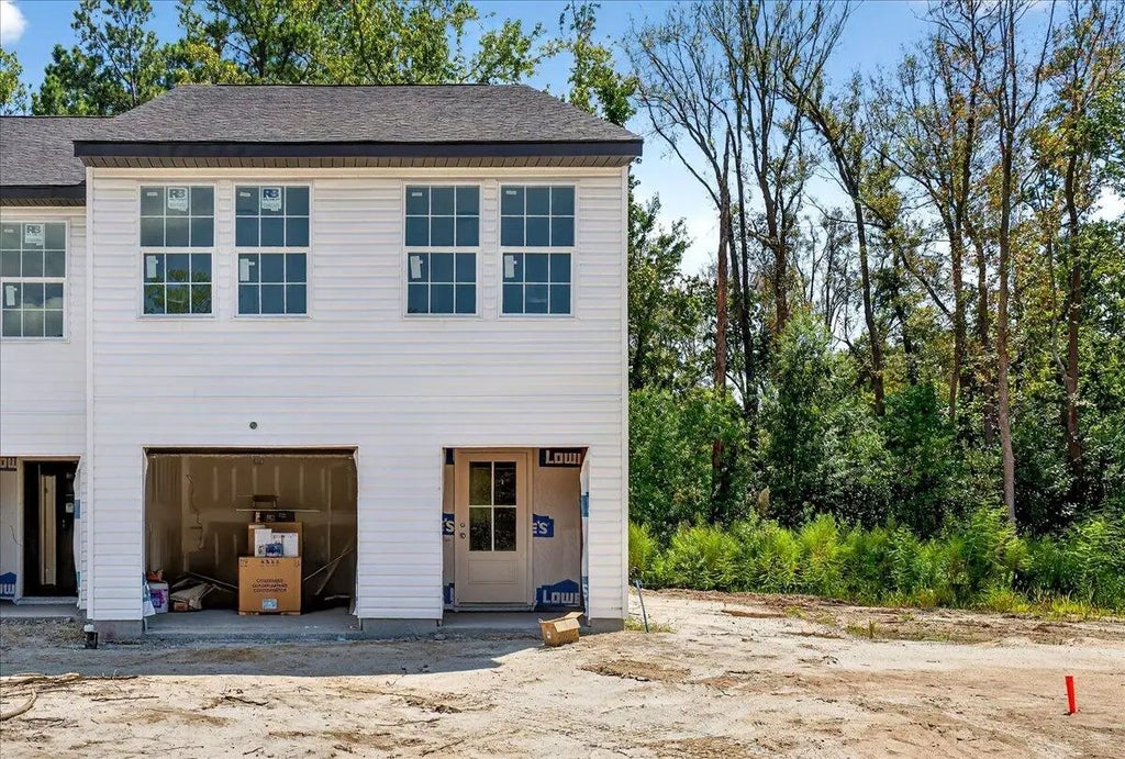 2461 Raymond Avenue, North Charleston