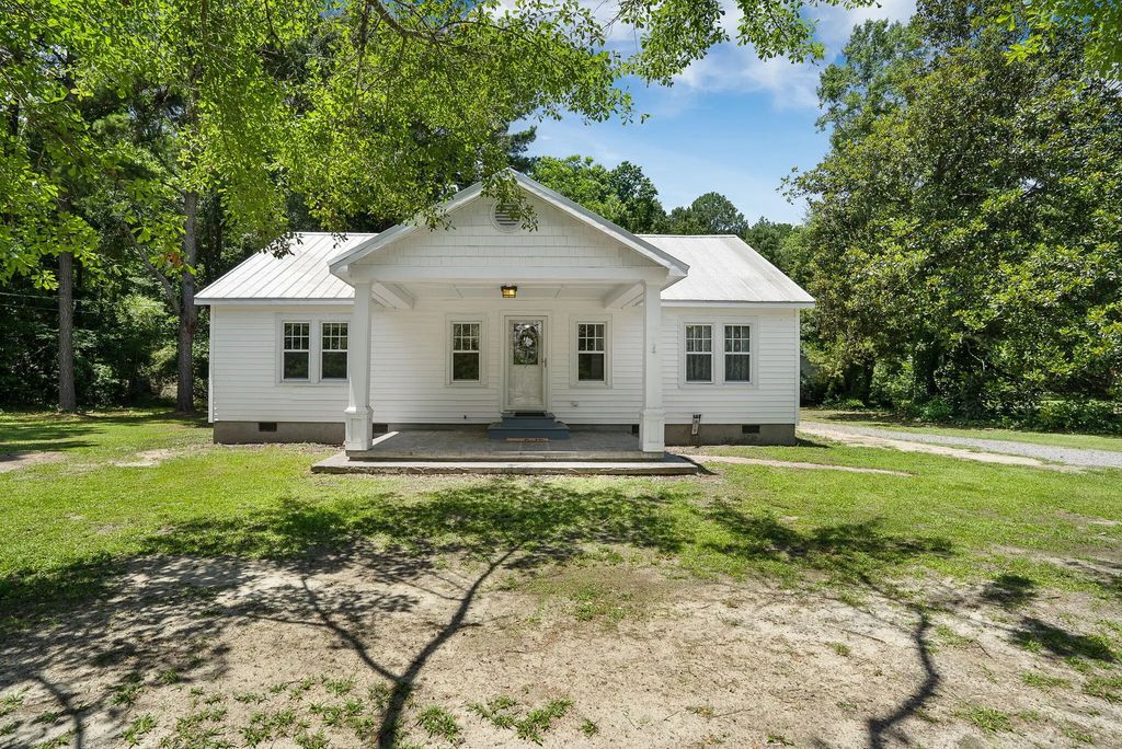 1737 Pinopolis Road, Moncks Corner