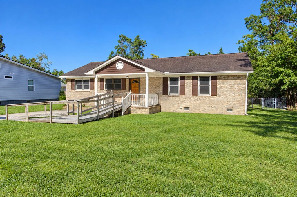 5920 Maple Street, Hanahan