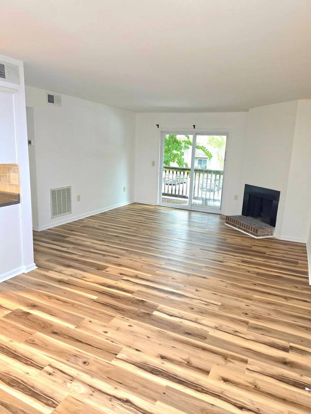 1402 Camp Road Apt 14e, Charleston
