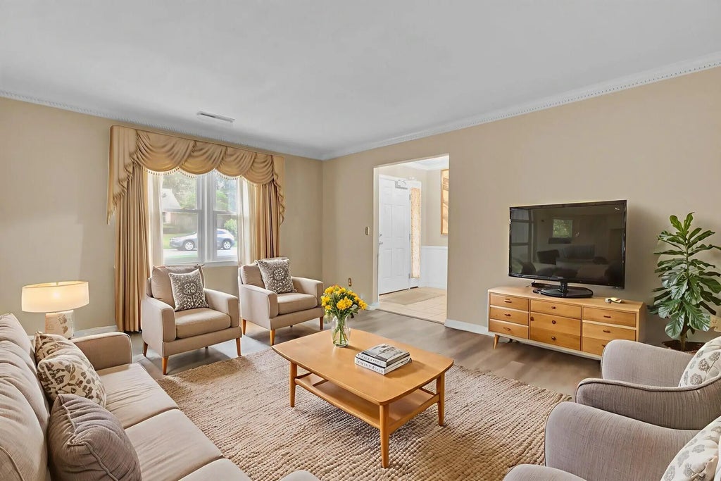 13 Ashland Drive, Charleston