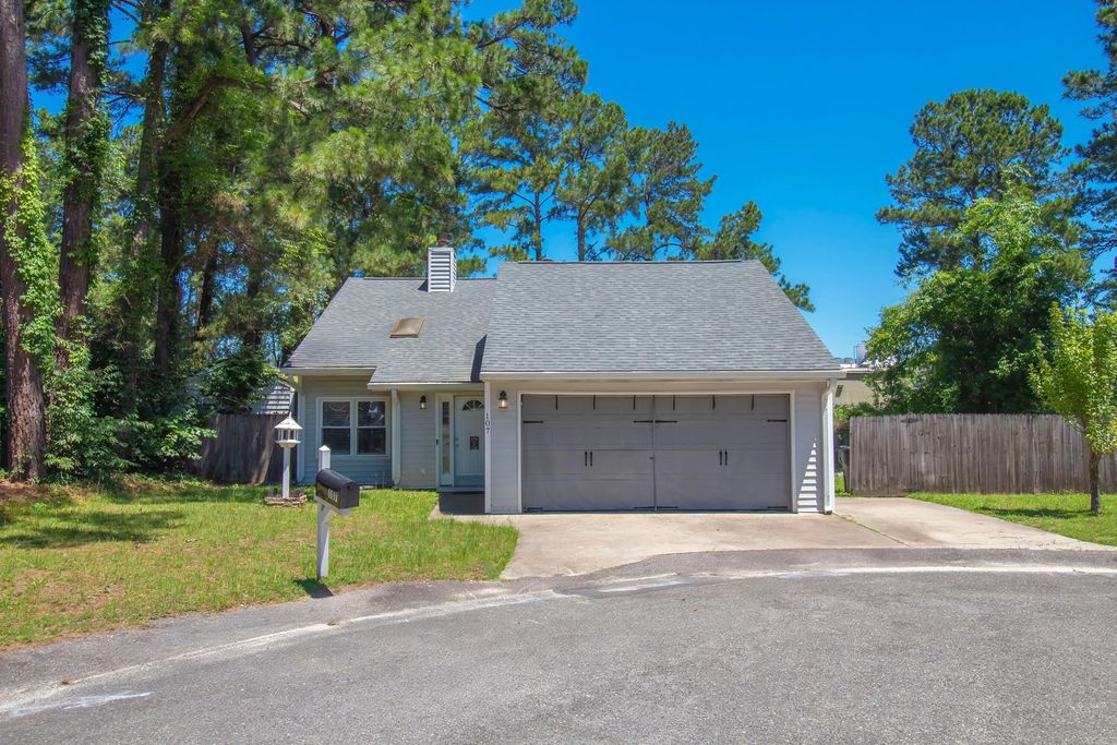 107 White Water Court, Summerville