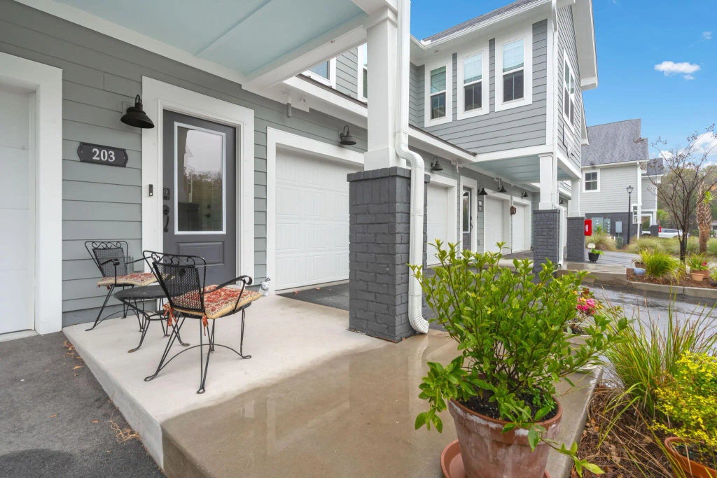 305 Flowering Peach 203, Charleston