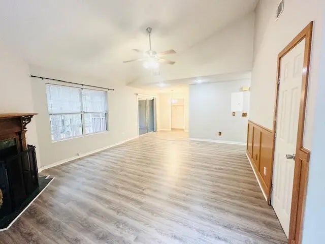 Photo of Listing #25029127