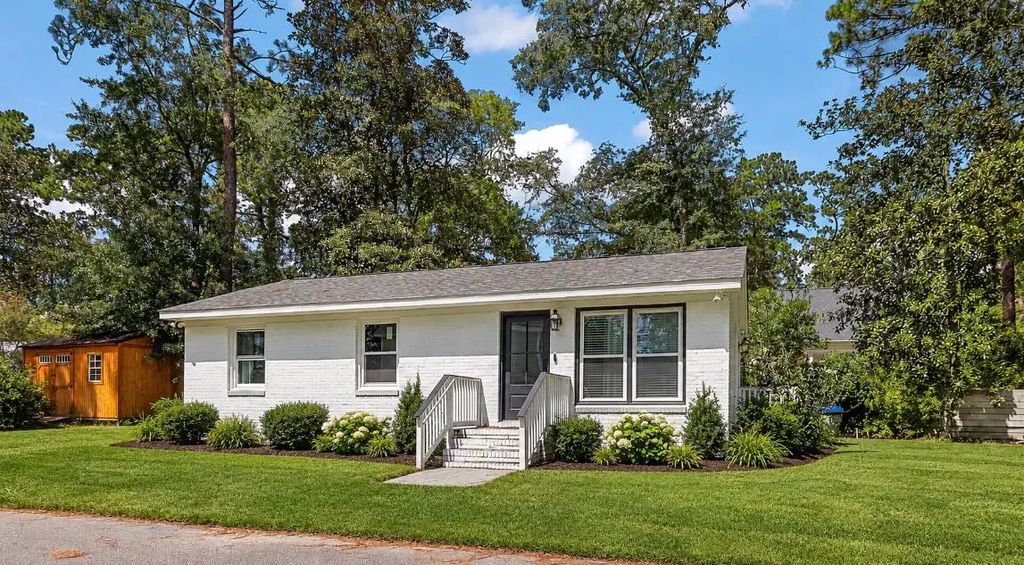 210 Peters Street, Summerville