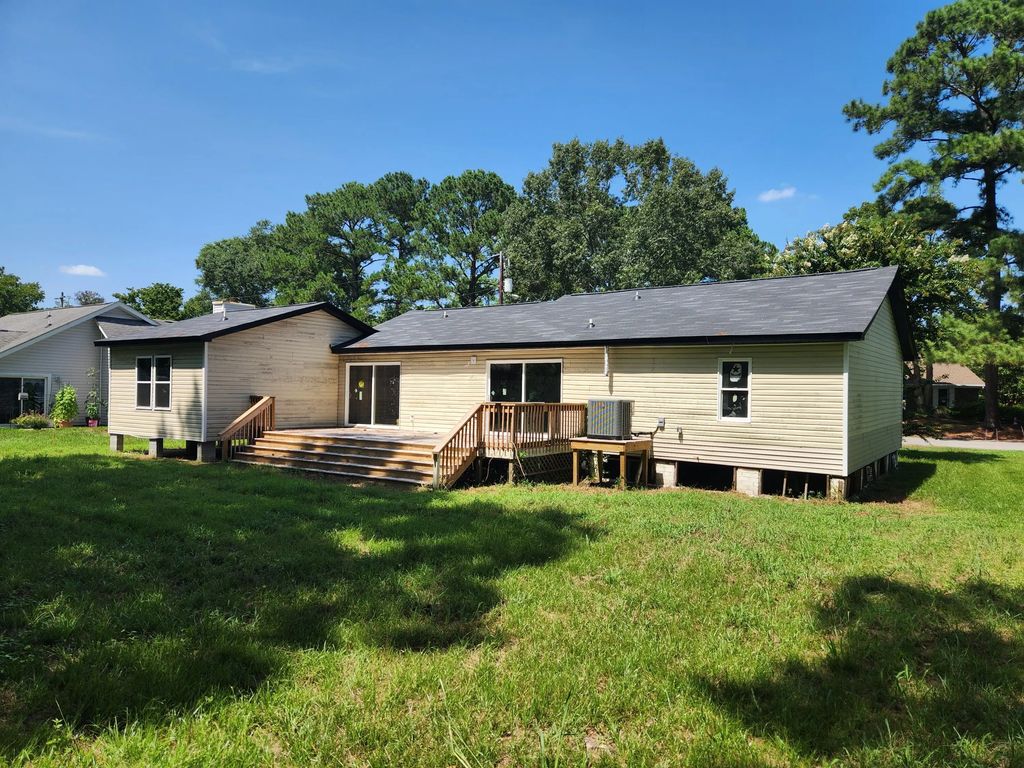 1553 Kentwood Circle, Charleston