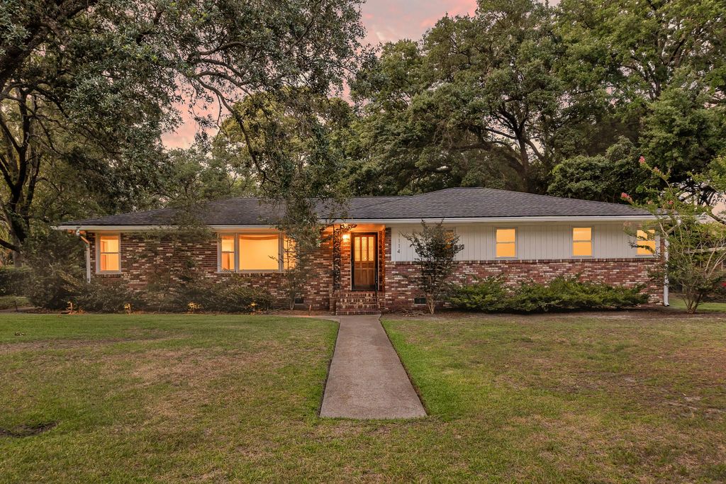 1114 Northbridge Drive, Charleston