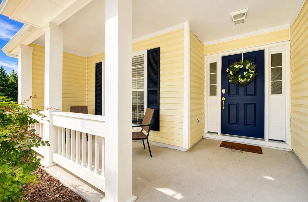 743 Lavalier Square, Mount Pleasant