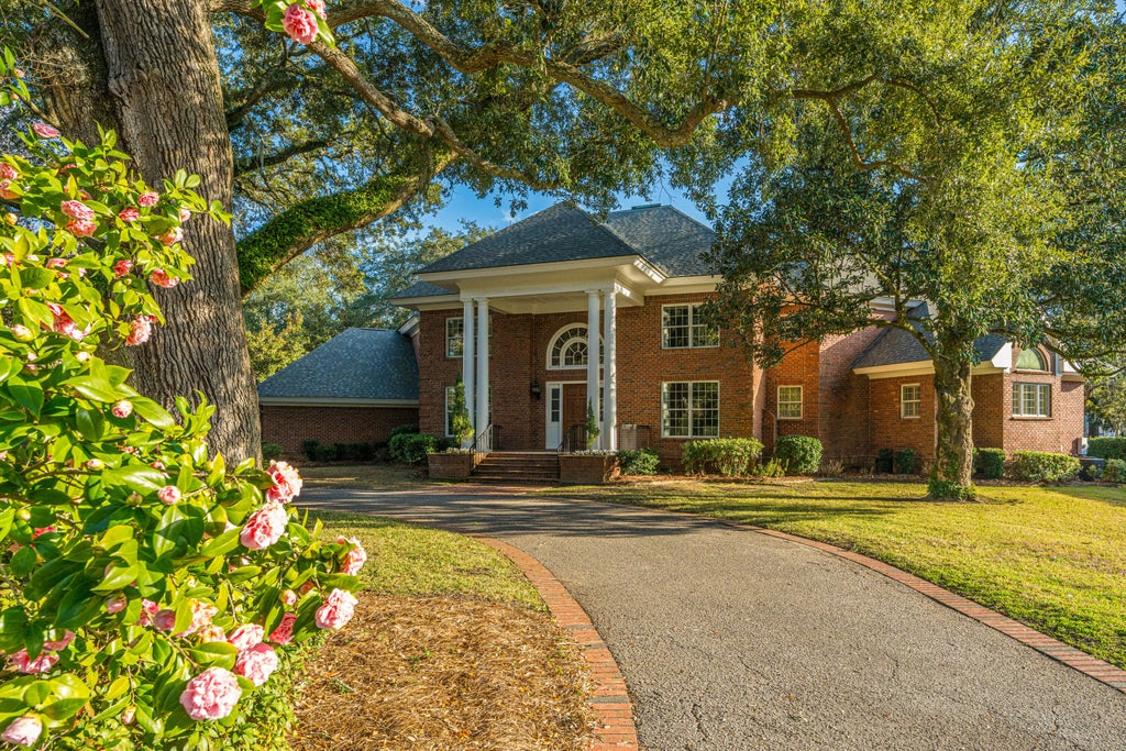 235 Country Club Lane, Charleston