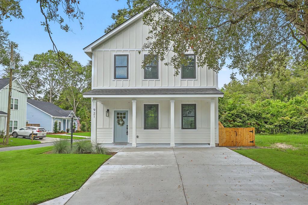 921 Main Street, Charleston