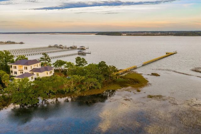Photo of 401 Wayfaring Point, Daniel Island SC