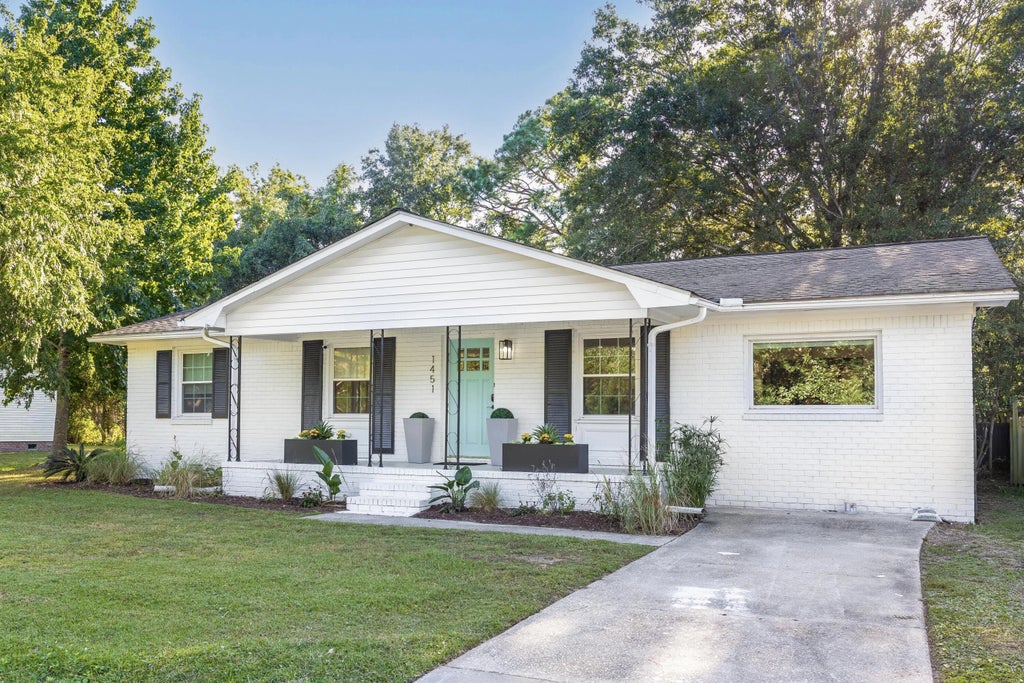 1451 Woodview Lane, Charleston